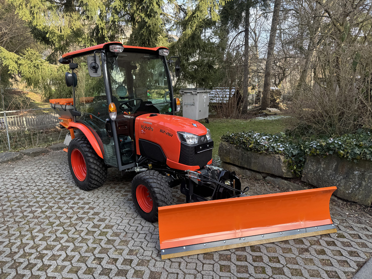 Kubota B2261 HDUA Betreuung und Pflege Malters 04
